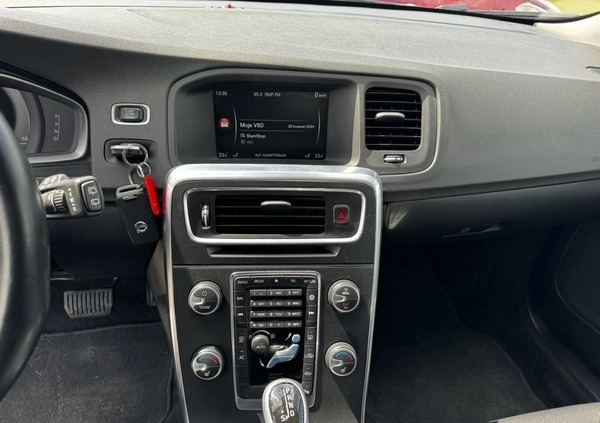 Volvo V60 cena 39999 przebieg: 235000, rok produkcji 2015 z Pajęczno małe 436